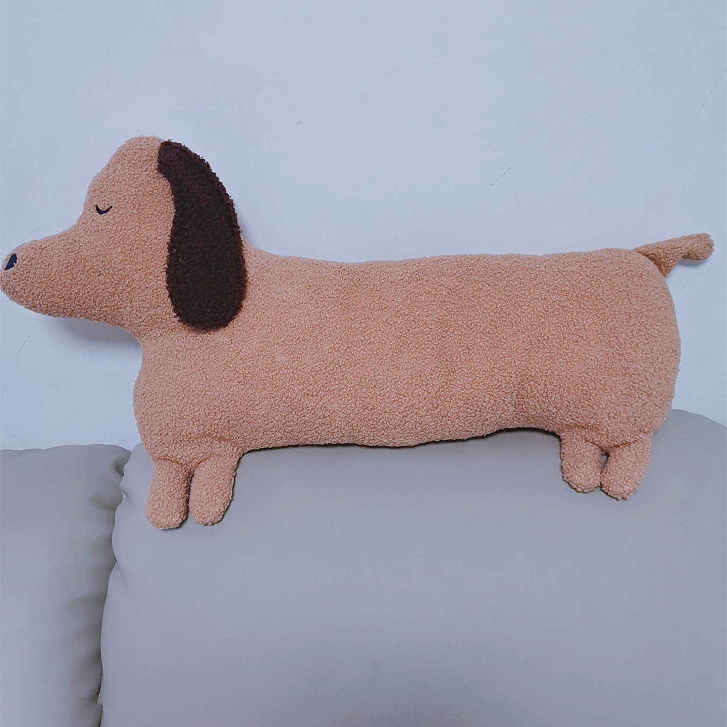 Adorable Dachshund-Shaped Pillow – Perfect for Pet Lovers!